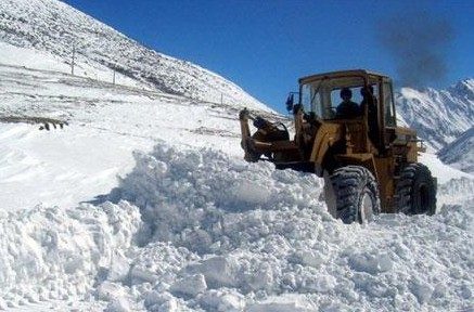 Mucking Loader Road Snow Removal Performance Is High!