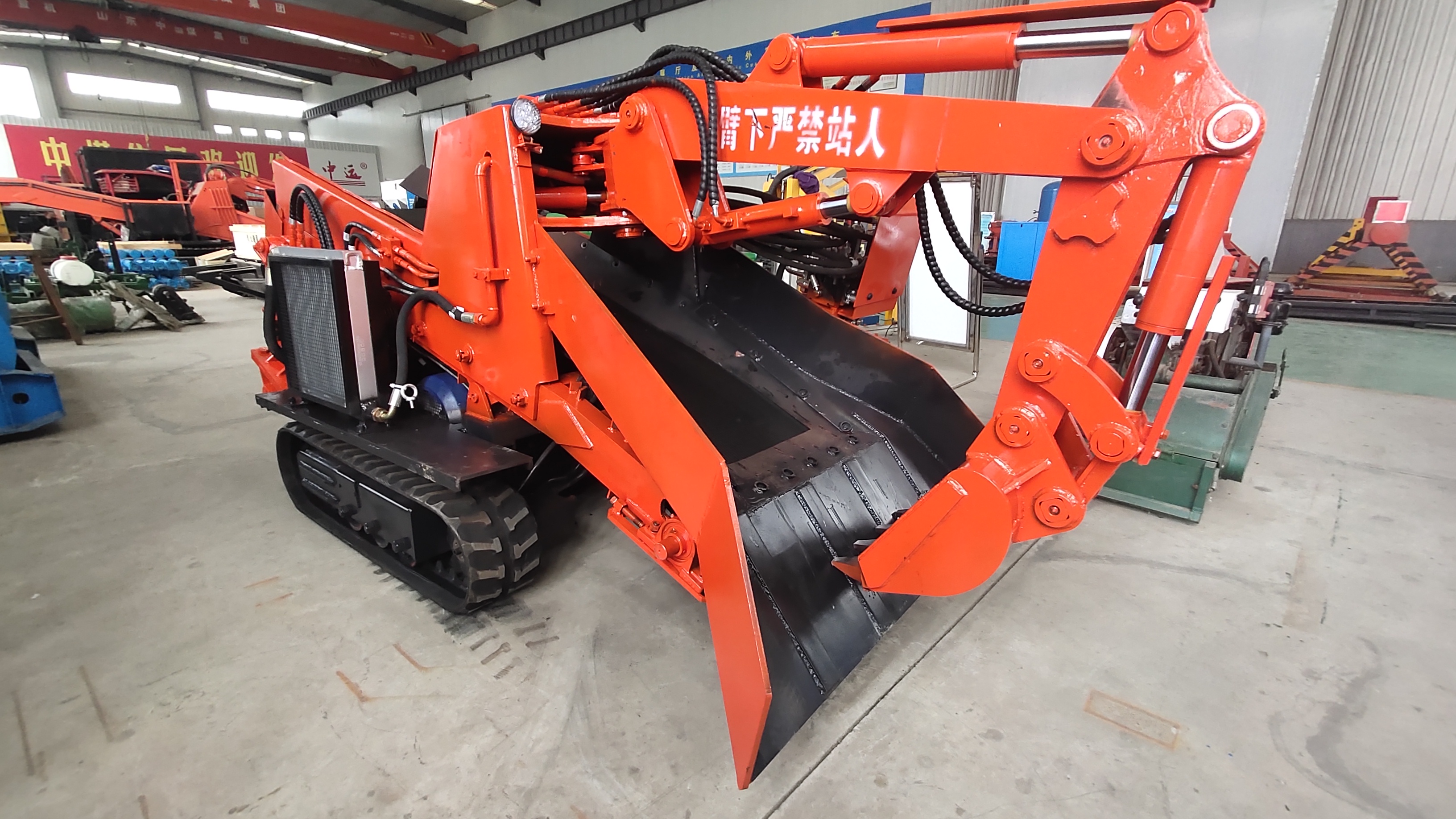 Do You Know What Are The Characteristics Of The Crawler Mucking Loader Chassis?