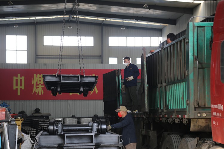 China Coal Group Sent A Batch Of Flatbed Trucks And Material Trucks To Two Major Mines In Shanxi