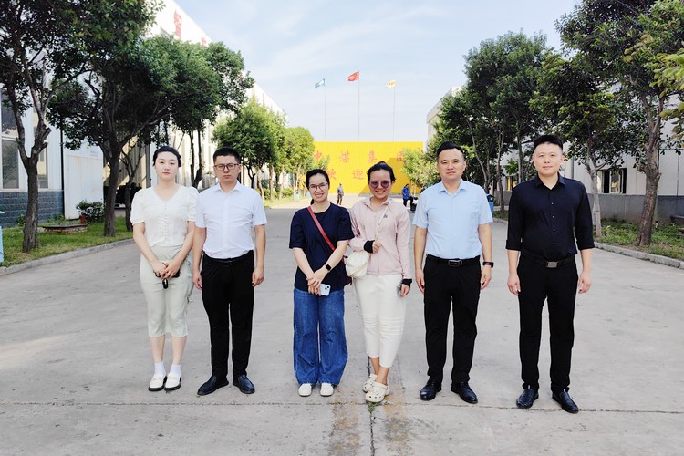 Vietnamese Businessmen Visit China Coal Group To Purchase Mining Equipment