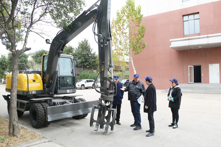 South African Businessmen Visit China Coal Group To Purchase Mining And Construction Equipment